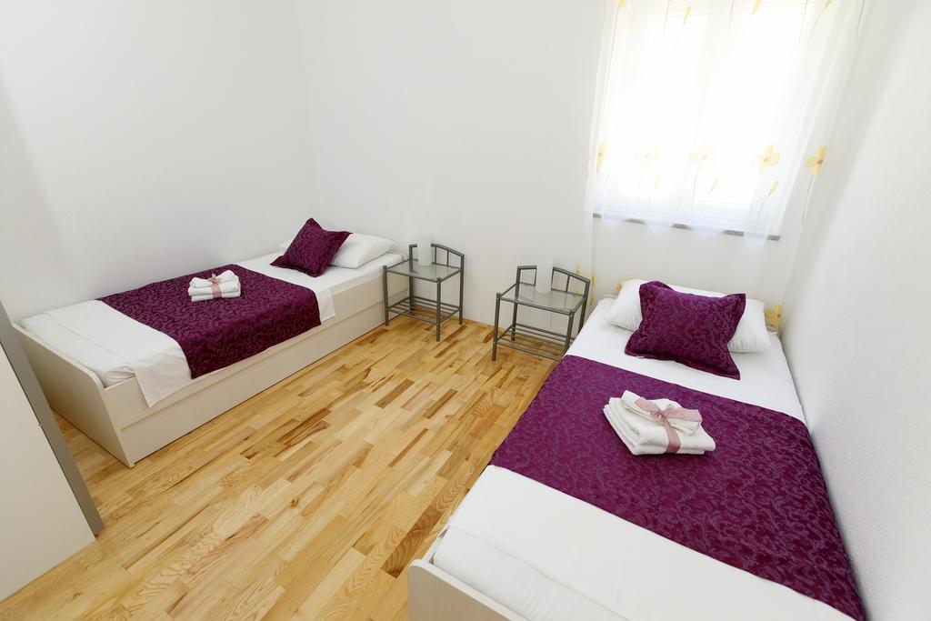 Apartments Sara & Nina Omiš Exterior foto