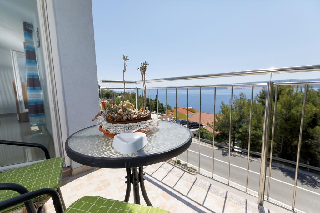 Apartments Sara & Nina Omiš Exterior foto